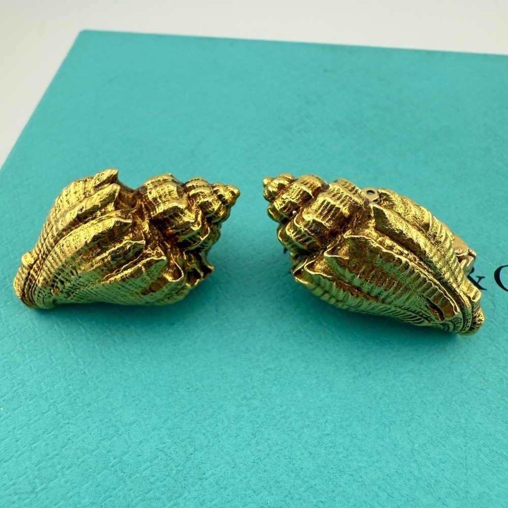 Vtg. Tiffany & Co. 18k George Schuler Seashells Clip Earrings in Yellow Gold 18g